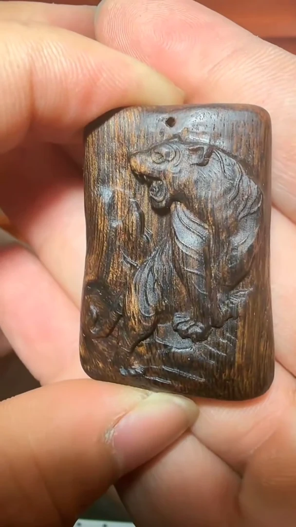 沉香吊坠304号生肖虎12g样性发一