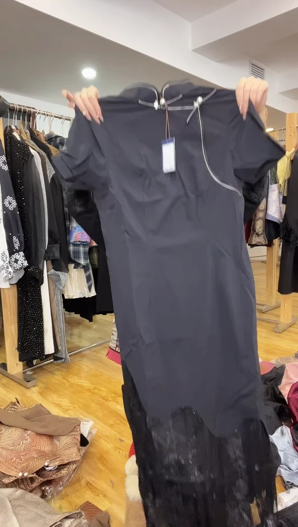 连衣裙       S码         95斤