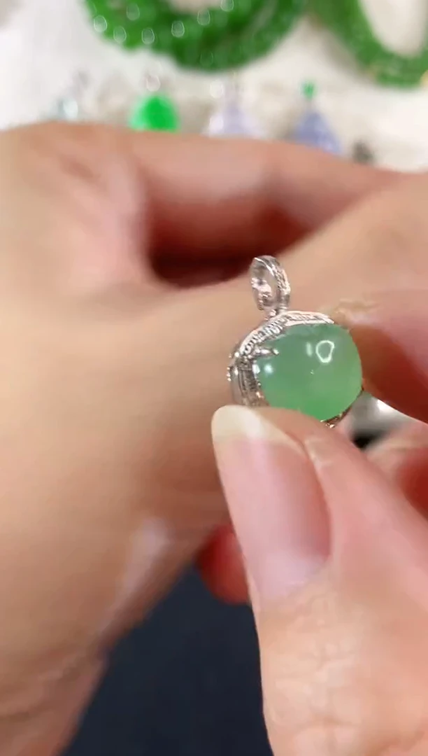 吊坠(不含链)18K金镶嵌翡翠67|