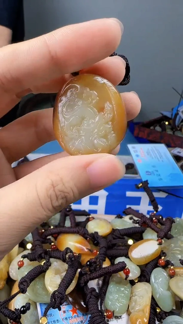 和田玉未镶嵌颈饰1