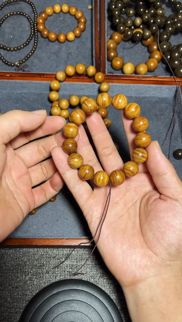 金丝楠手串/手链1.5药香黄金底闪电水波纹98