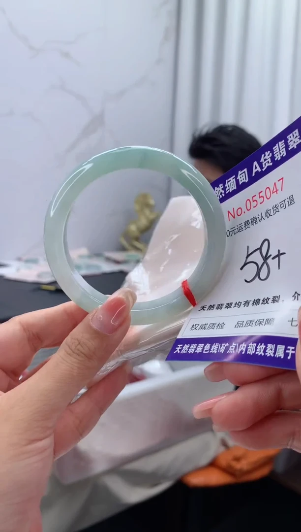 翡翠手镯未镶嵌有纹，完美者勿拍