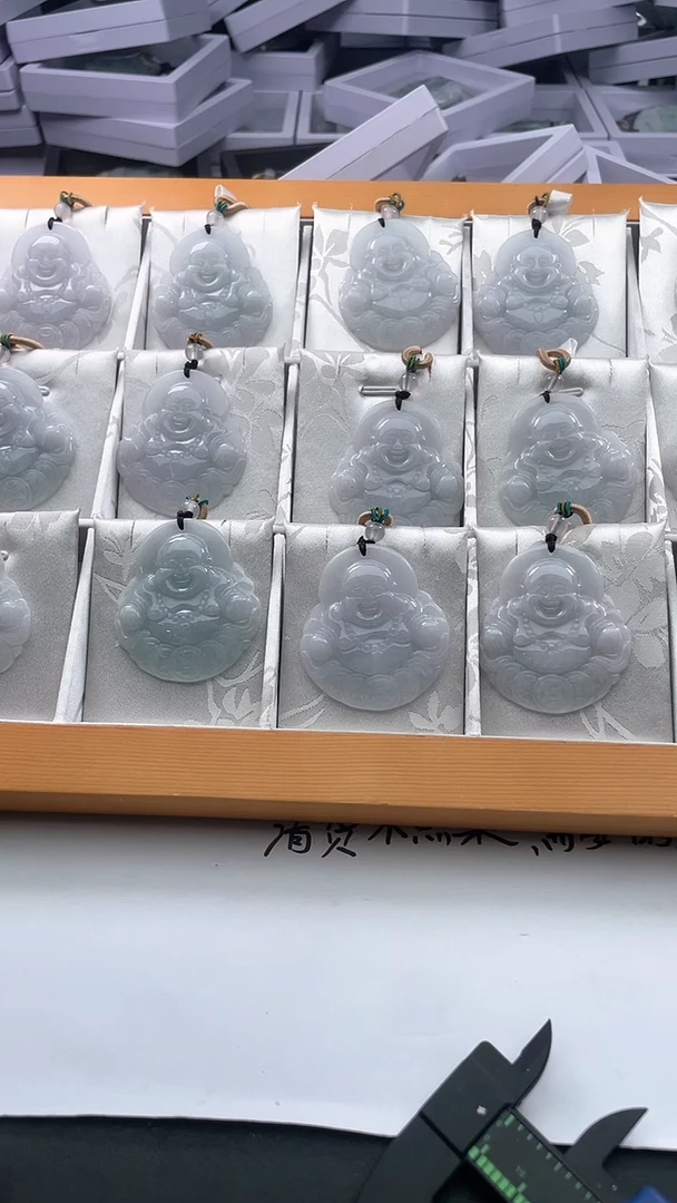 翡翠未镶嵌颈饰..../7/28/ 195多样性发其一