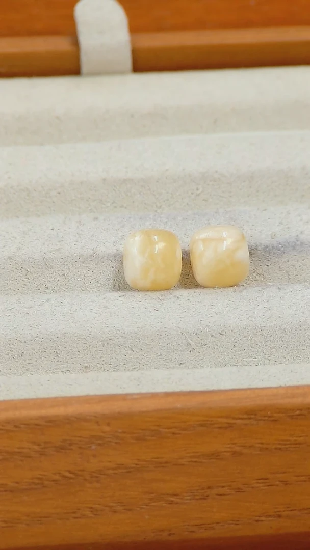 【闪购商品】蜜蜡裸石未镶嵌俄料微瑕9*8MM0.849克