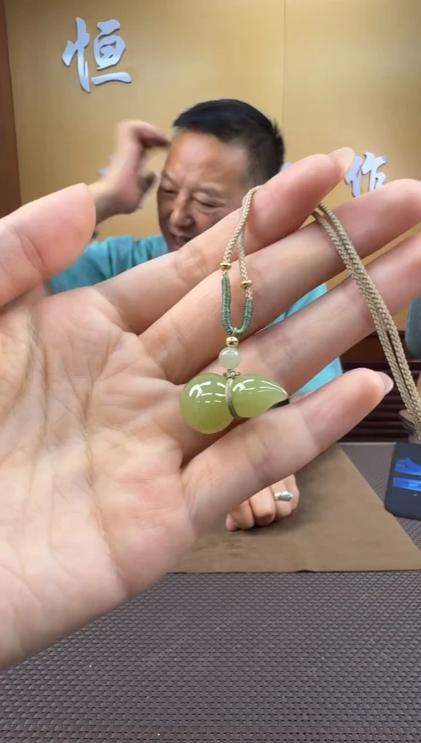 颈饰未镶嵌和田玉挂件