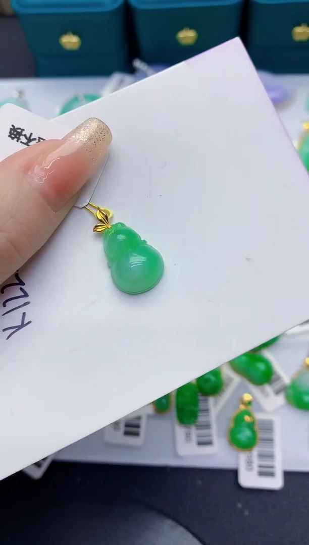 颈饰18K金镶嵌翡翠缅甸天然翡翠A货