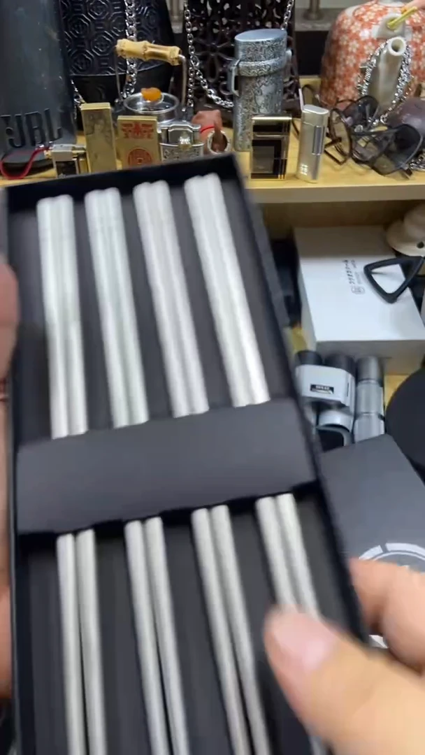 瓷片闪购商品  如图所示