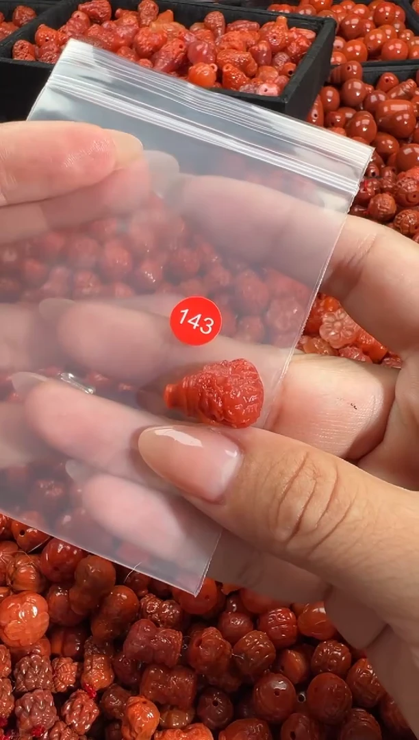 颈饰未镶嵌南红玛瑙1