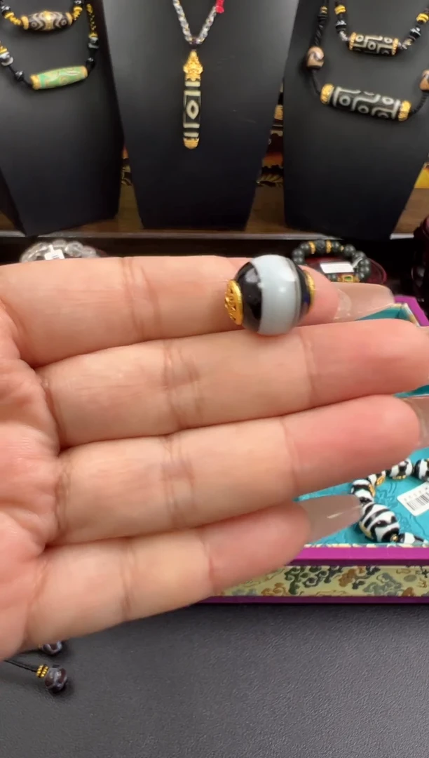 吊坠玛瑙18K金镶嵌吊坠