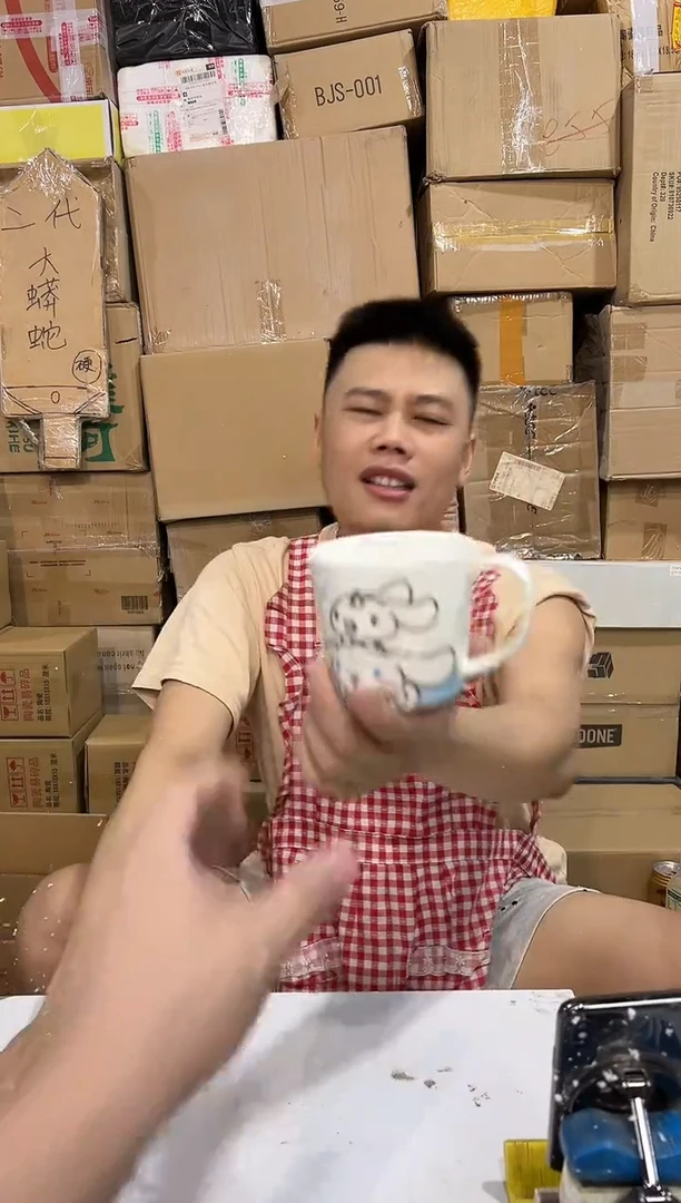 瓷片玉桂狗刻度杯