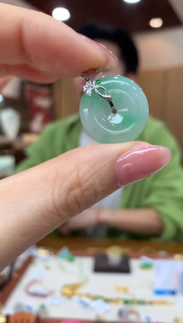 吊坠(不含链)18K金镶嵌翡翠平安扣