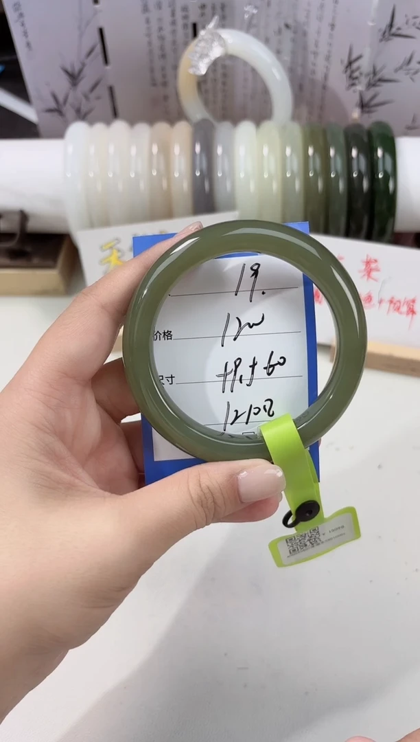 未镶嵌手镯和田玉湖水19