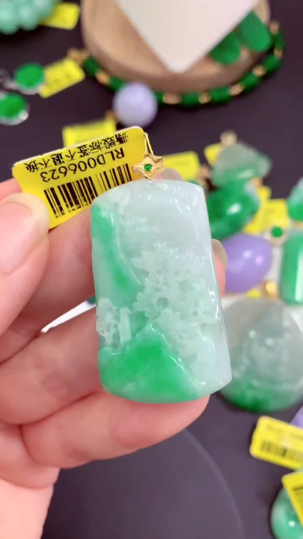 吊坠(不含链)18K金镶嵌翡翠挂件