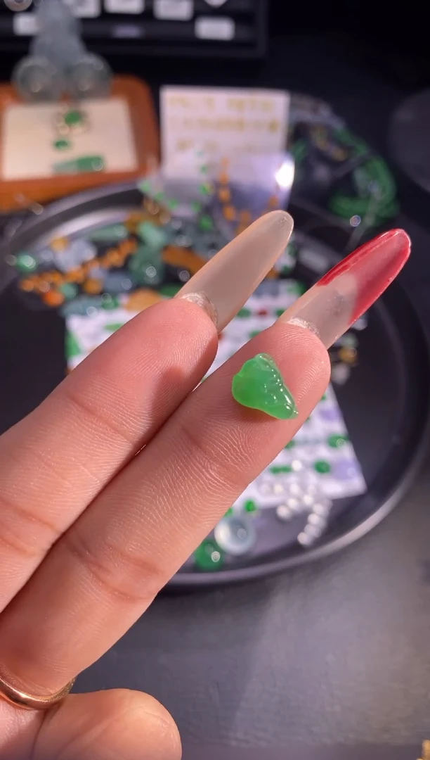 【闪购商品】翡翠挂件未镶嵌白菜