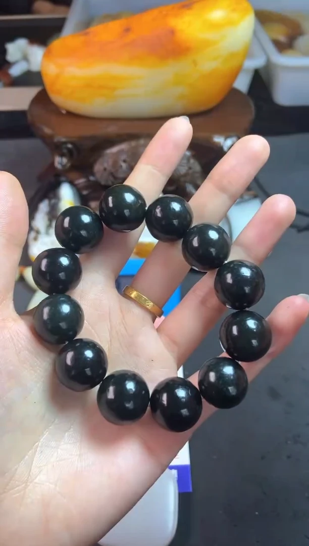 未镶嵌和田玉把件往**存和田玉