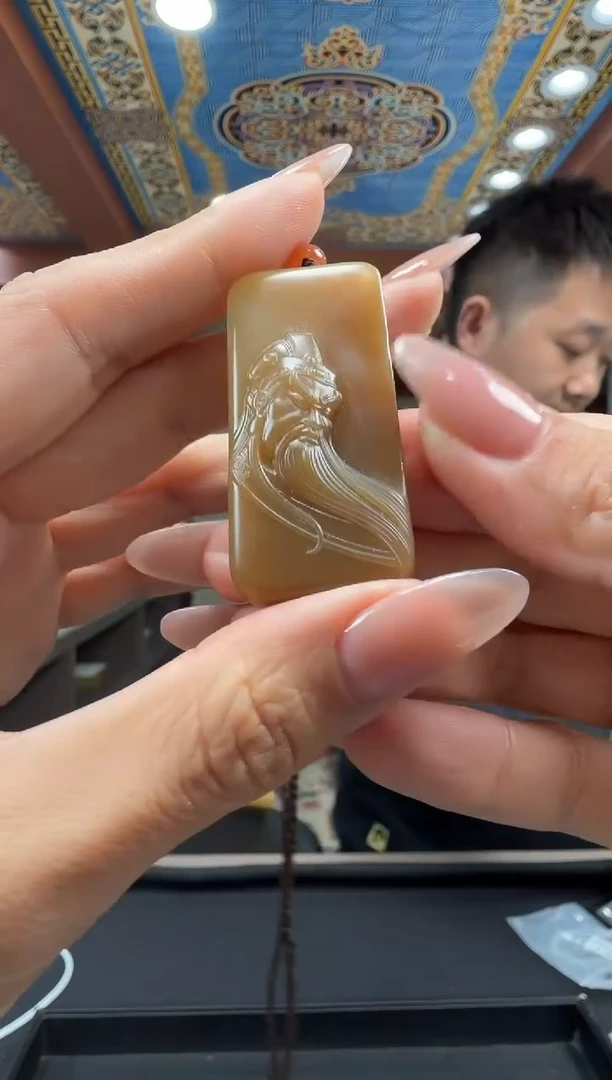 颈饰未镶嵌和田玉糖玉关公