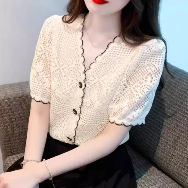 2025新款韩国气质显瘦V领黑边拼接单排扣短袖钩花蕾丝上衣女夏季