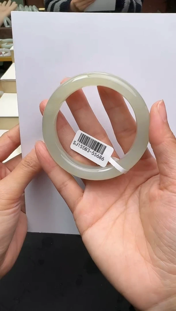 未镶嵌手镯和田玉56