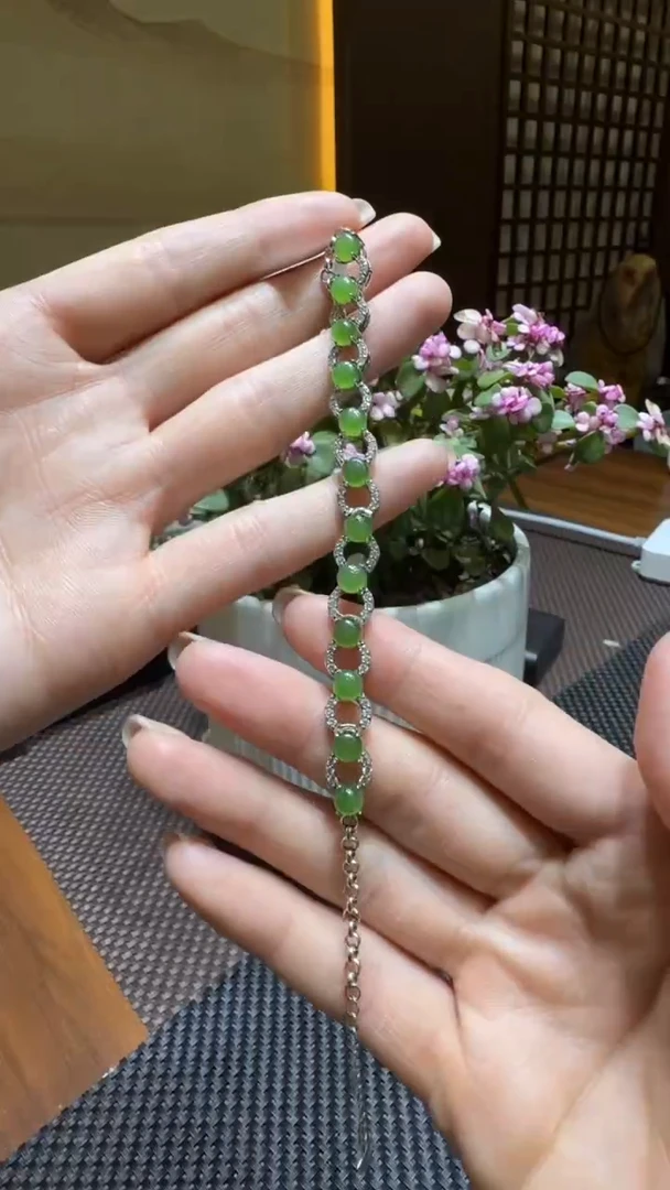 颈饰未镶嵌和田玉手串