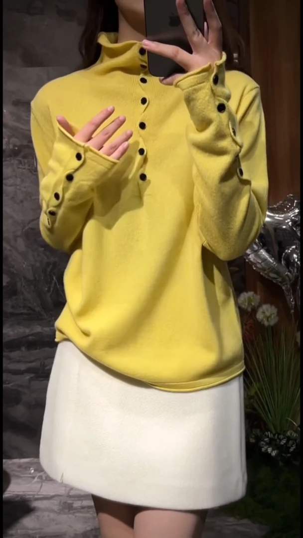 多巴胺黄色软糯慵懒松弛感上衣独特漂亮减龄针织衫毛衣女2025秋季