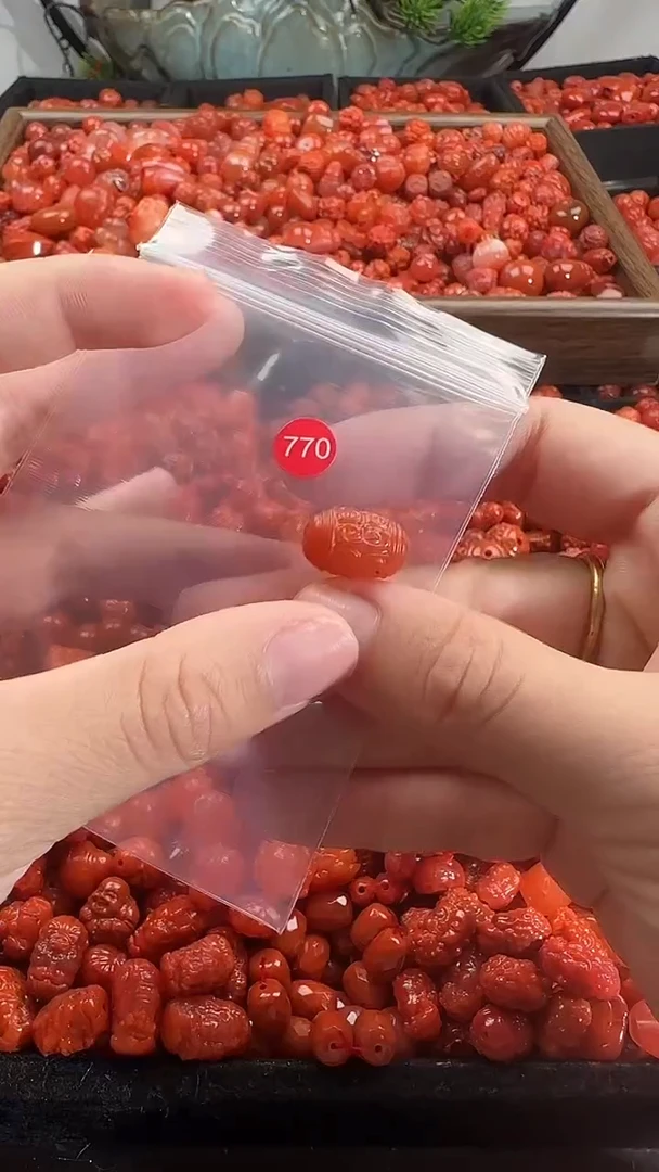 颈饰未镶嵌南红玛瑙1