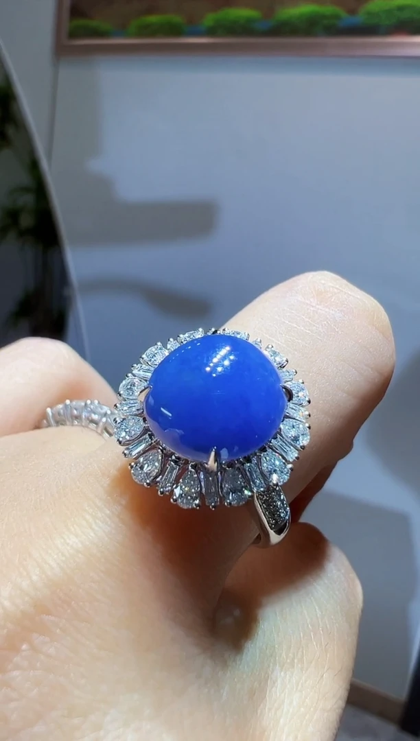 18K金镶嵌戒指翡翠蛋面