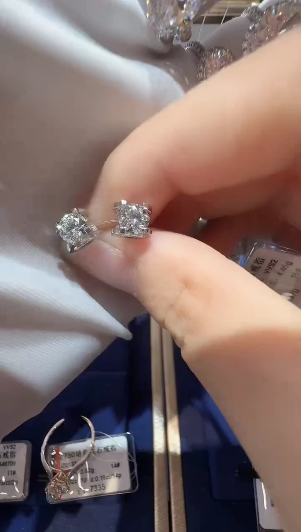 铂Pt950镶嵌合成钻石耳饰牛头耳钉1ct