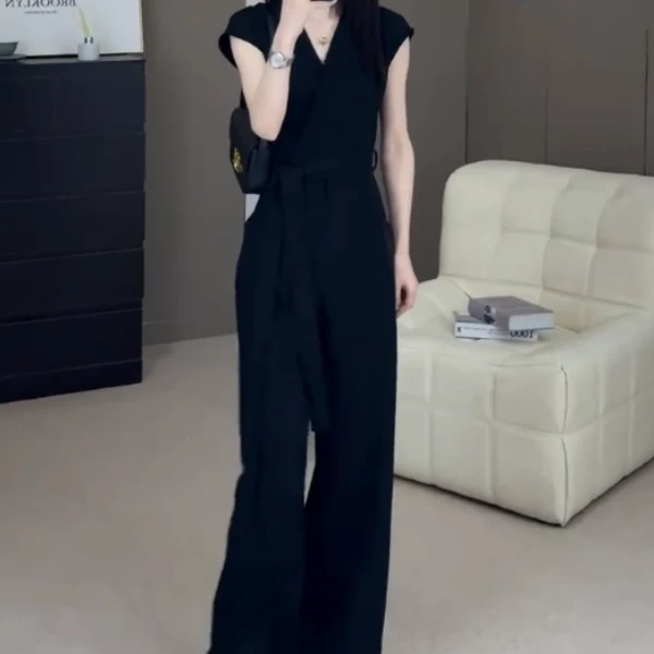 2025新款百搭气质显瘦收腰时尚V领阔腿黑色连体裤XLB74036