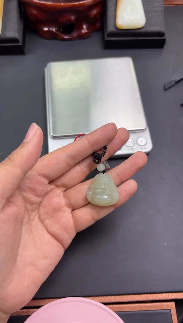 【闪购商品】和田玉吊坠(赠链)未镶嵌且末微色差近矿吊坠