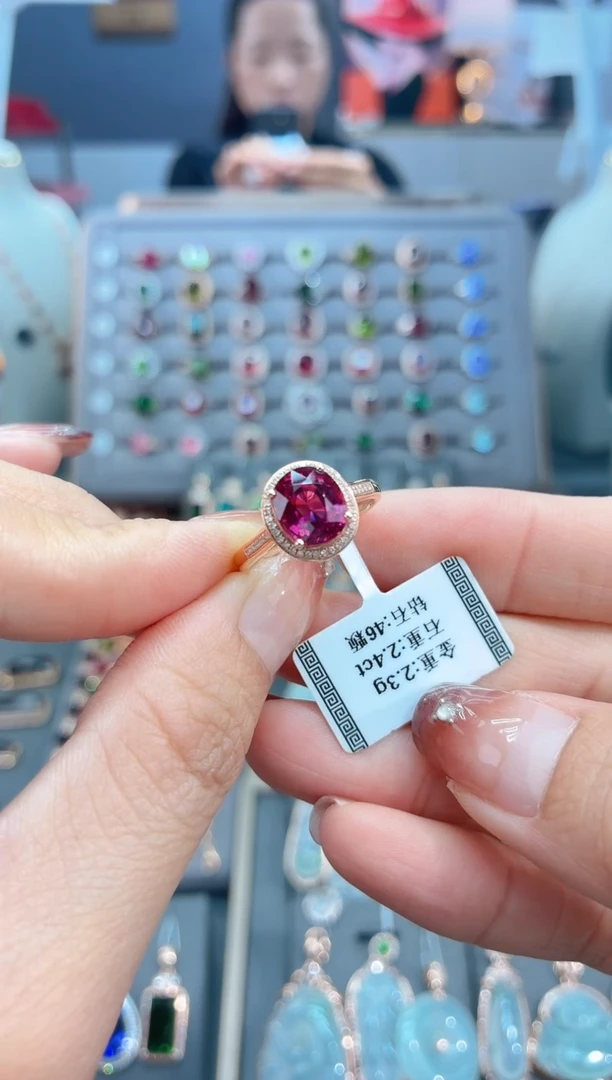 18K金镶嵌戒指碧玺2.4