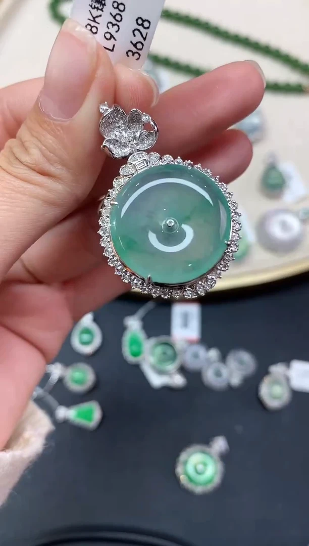 【闪购商品】翡翠吊坠(不含链)18K金镶嵌吊坠A372|39999