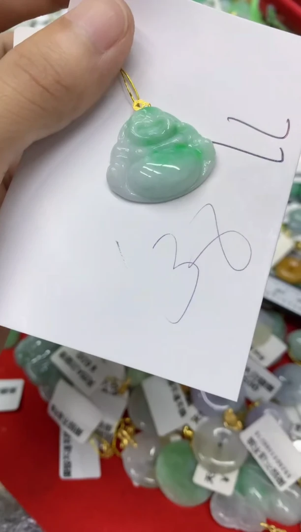 翡翠18K金镶嵌颈饰翡翠