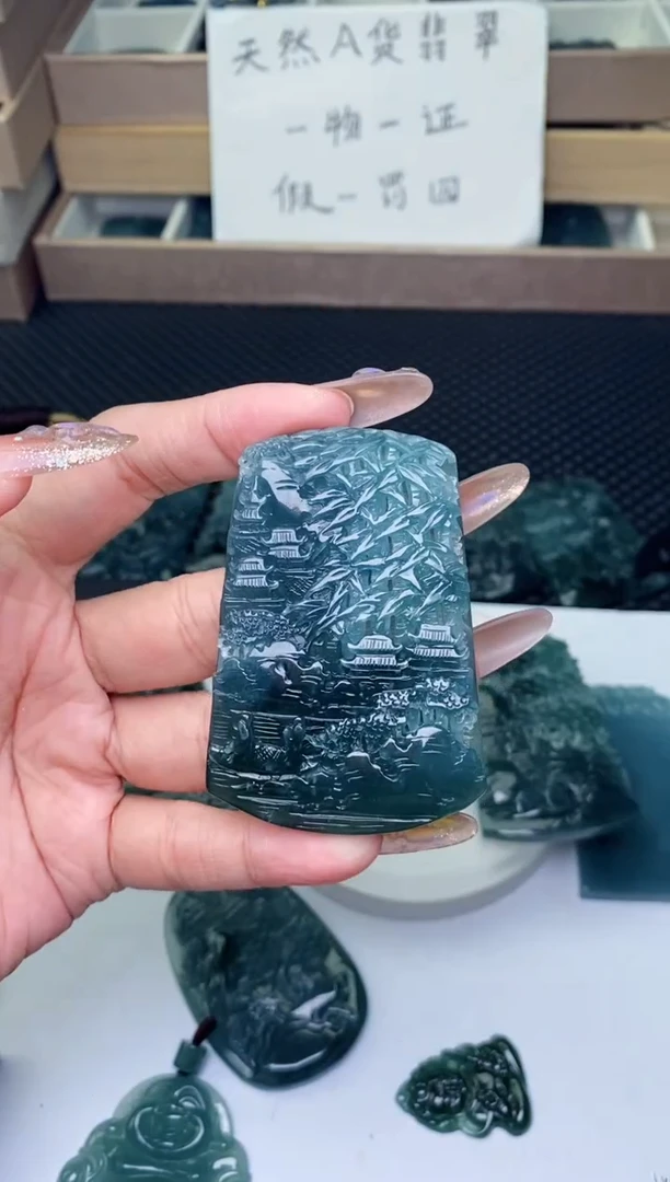 翡翠未镶嵌颈饰