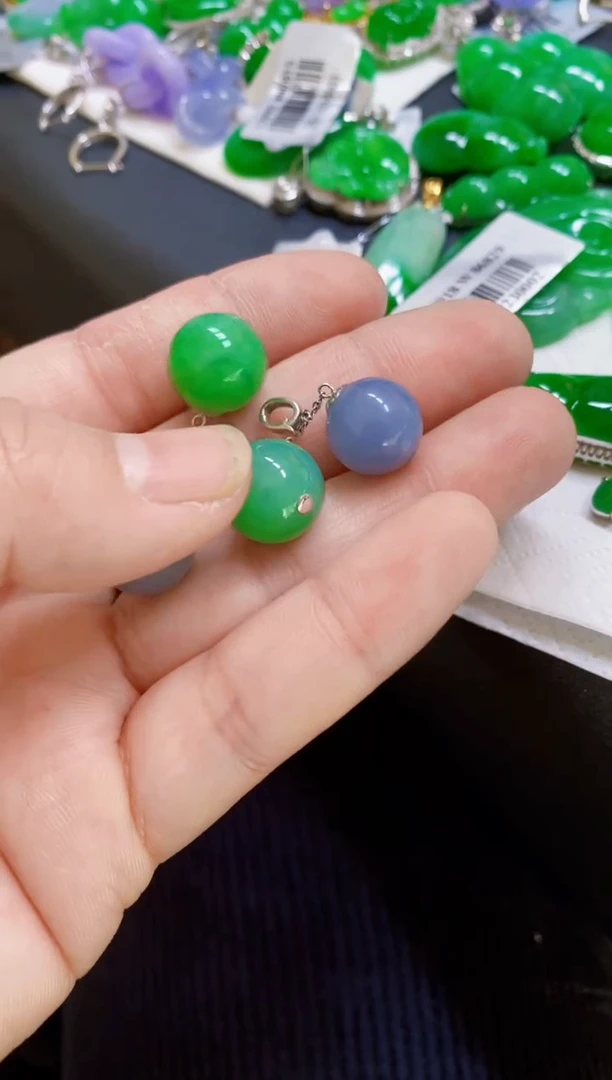 颈饰18K金镶嵌翡翠多样性发货发1个