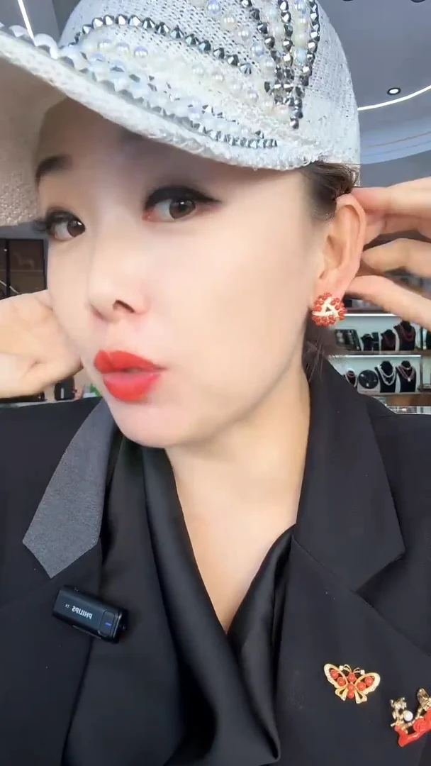 三角形 红珠子 耳钉