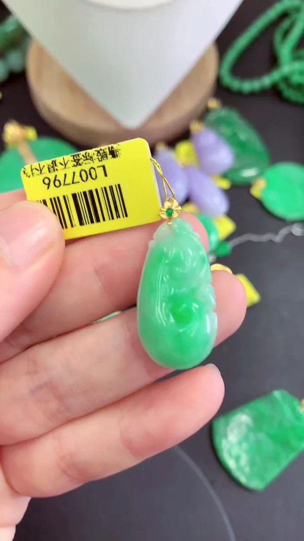 吊坠(不含链)18K金镶嵌翡翠挂件