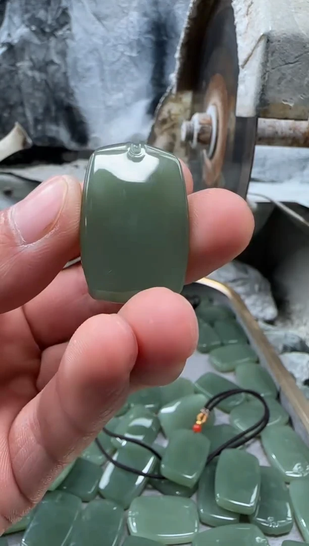 和田玉未镶嵌颈饰吊坠