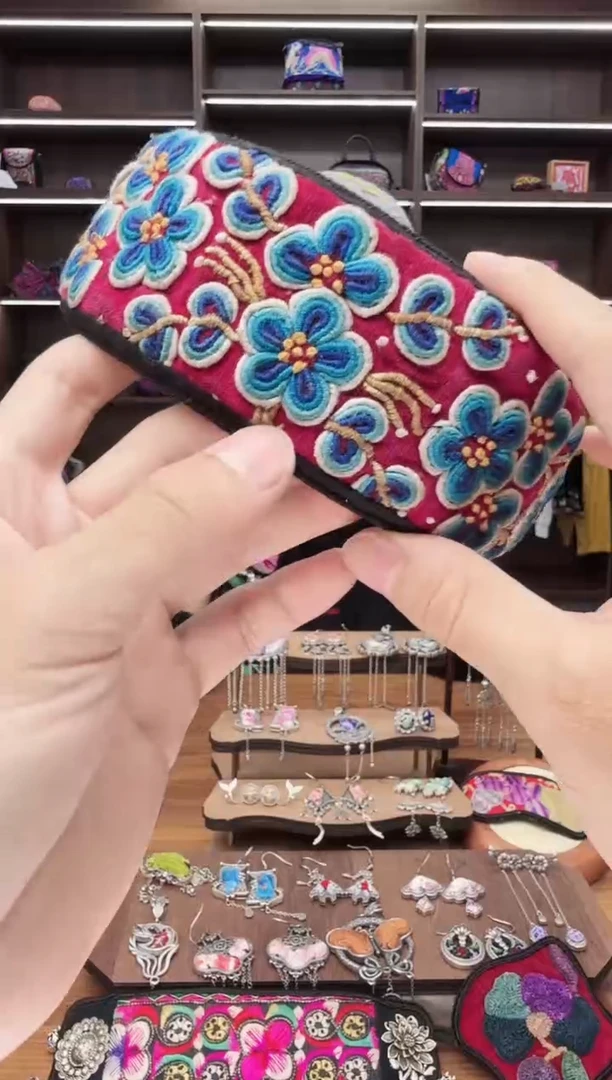 织绣A133蒙阿苏苗绣传承店