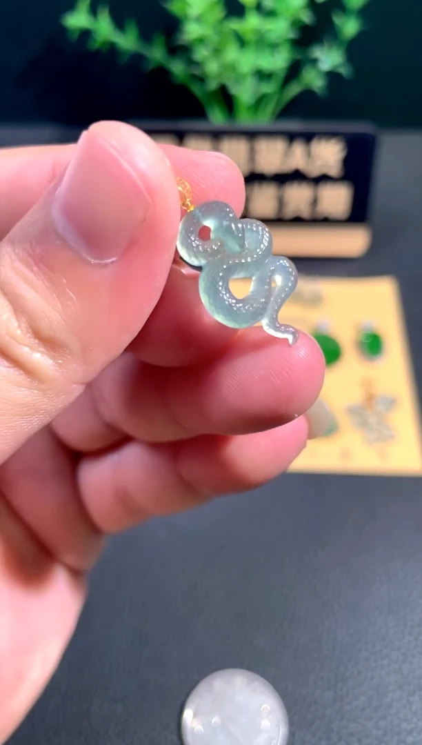 颈饰18K金镶嵌翡翠翡翠