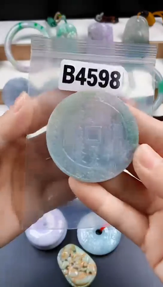 颈饰未镶嵌翡翠天然翡翠吊坠挂件