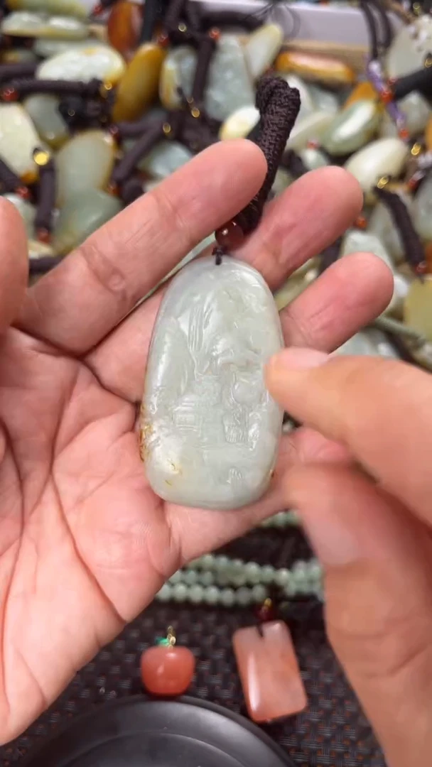 【闪购商品】和田玉颈饰未镶嵌多样性发货没有证书拍一发一有瑕