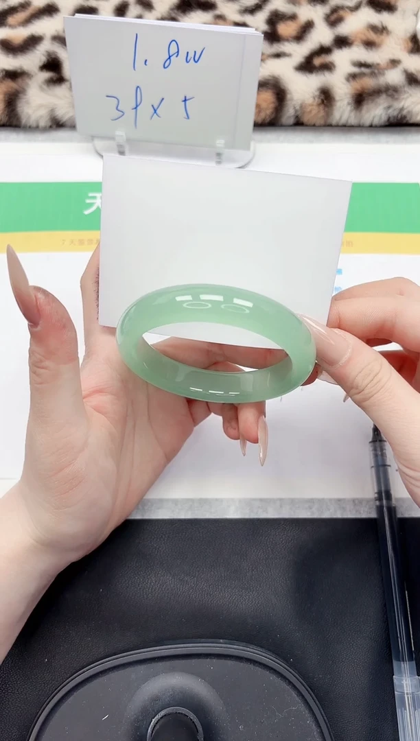 【闪购商品】石英质玉手镯未镶嵌188-59