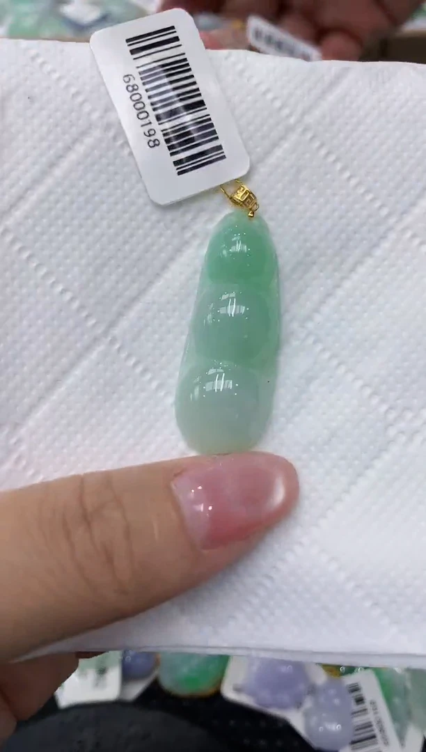 翡翠18K金镶嵌颈饰111111111