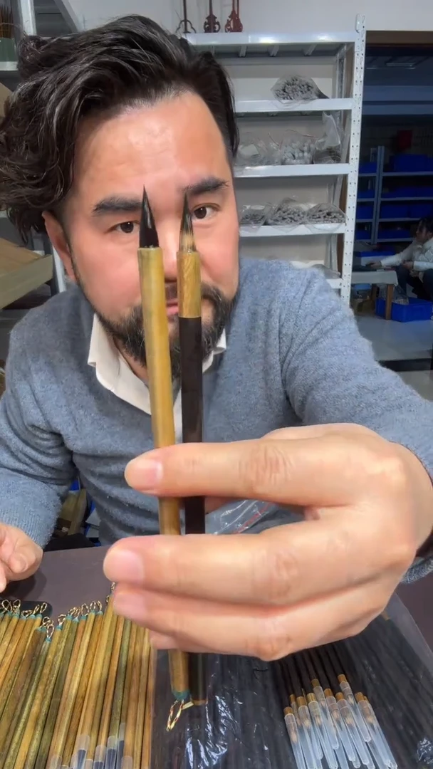 末那  乌羽各一支 共两支 紫毫小楷出锋1.8