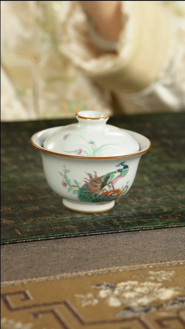 善窑厂汝窑月白孔雀绘画盖碗