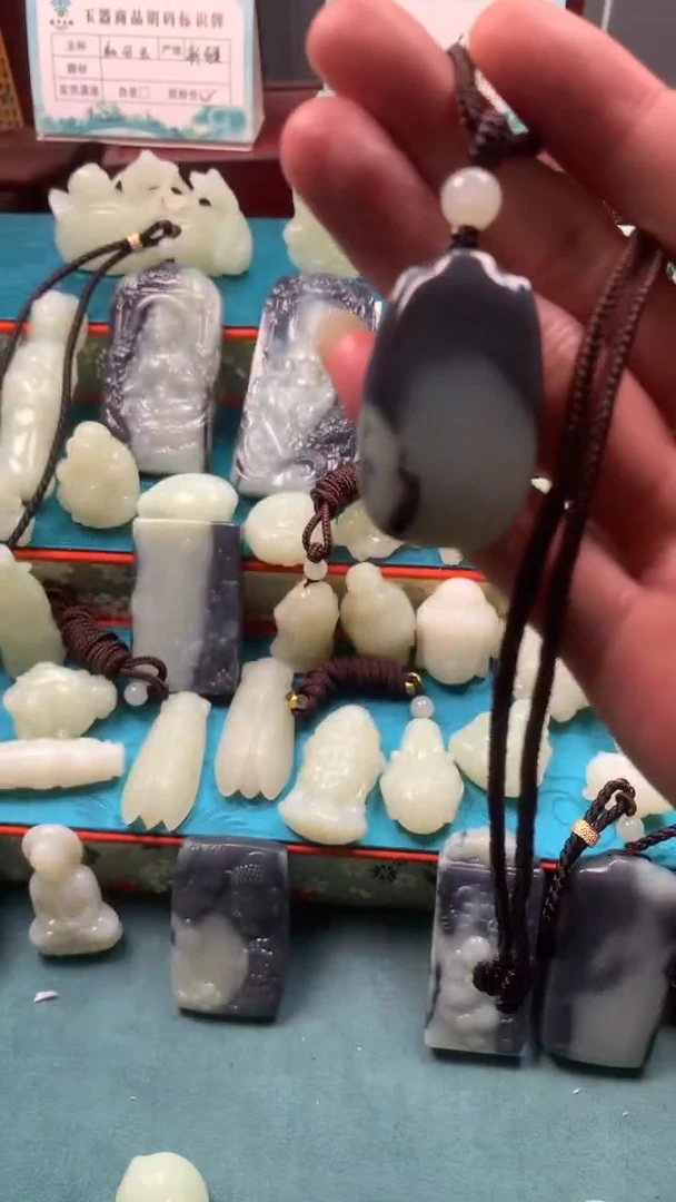 颈饰未镶嵌和田玉