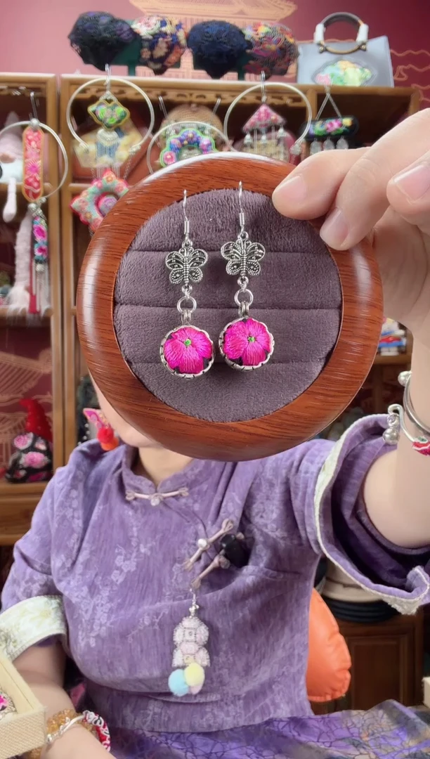 刺绣手镯110甜甜家