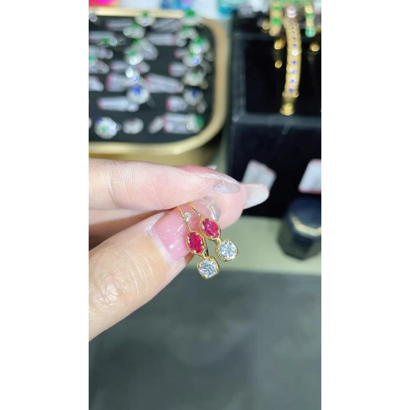 18K金镶嵌天然无烧红宝石耳饰