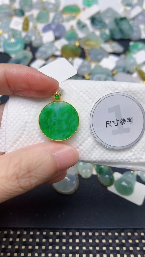 颈饰18K金镶嵌翡翠天然缅甸A货翡翠