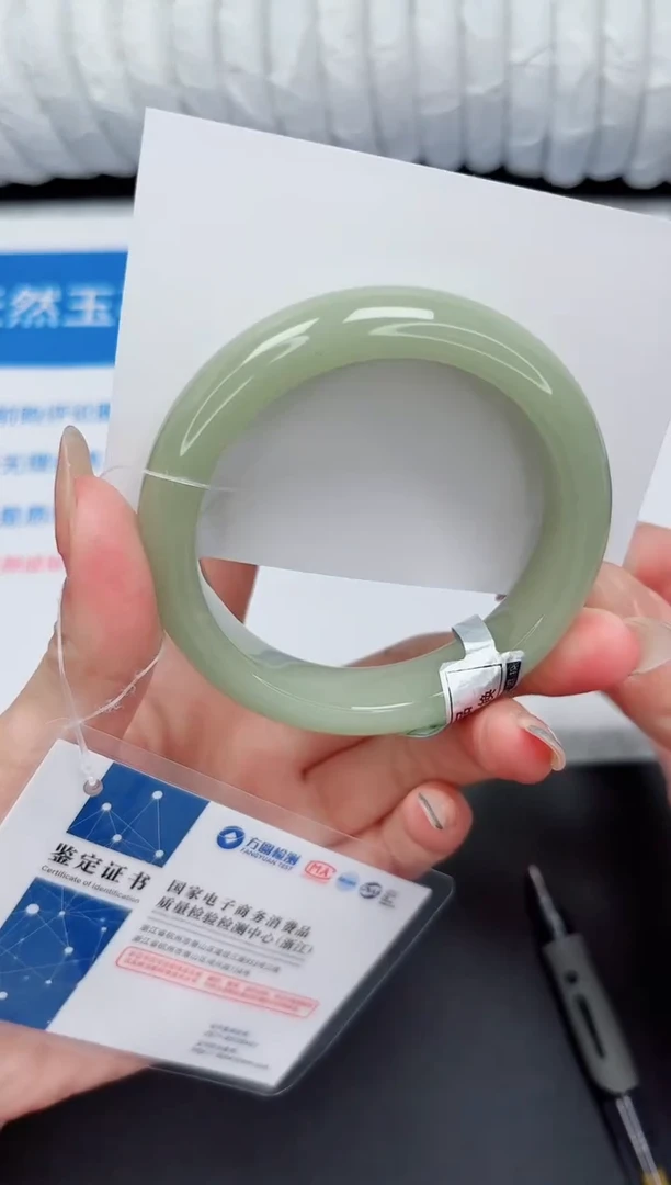 未镶嵌手镯石英质玉105-57.5DK